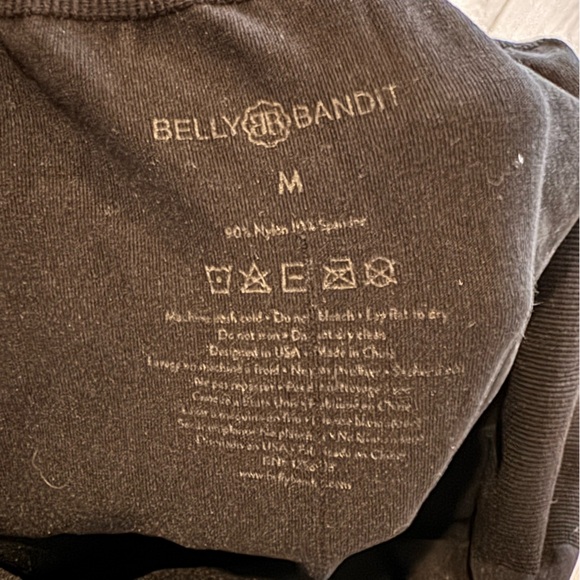 Belly Bandit - Medium Black Active Capris - Picture 10 of 11